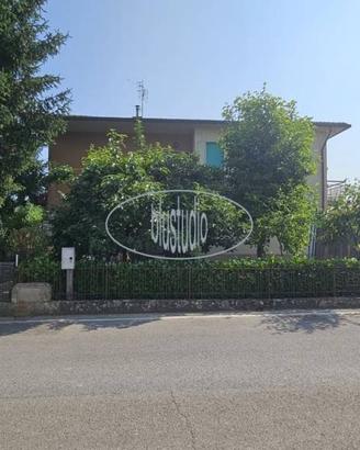 Villa di 141 m² con 5 locali e box auto a Figline 