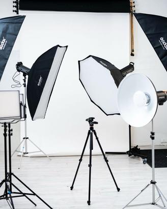 ATTREZZATURA FOTOGRAFICA PER STUDIO