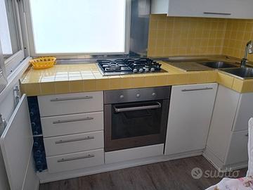 Cucina componibile laccata bianca