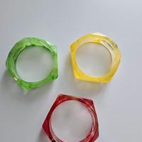 Bracciali colorati in resina