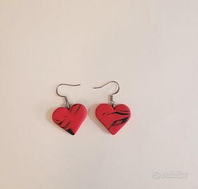 Orecchini cuore rosso nero in fimo