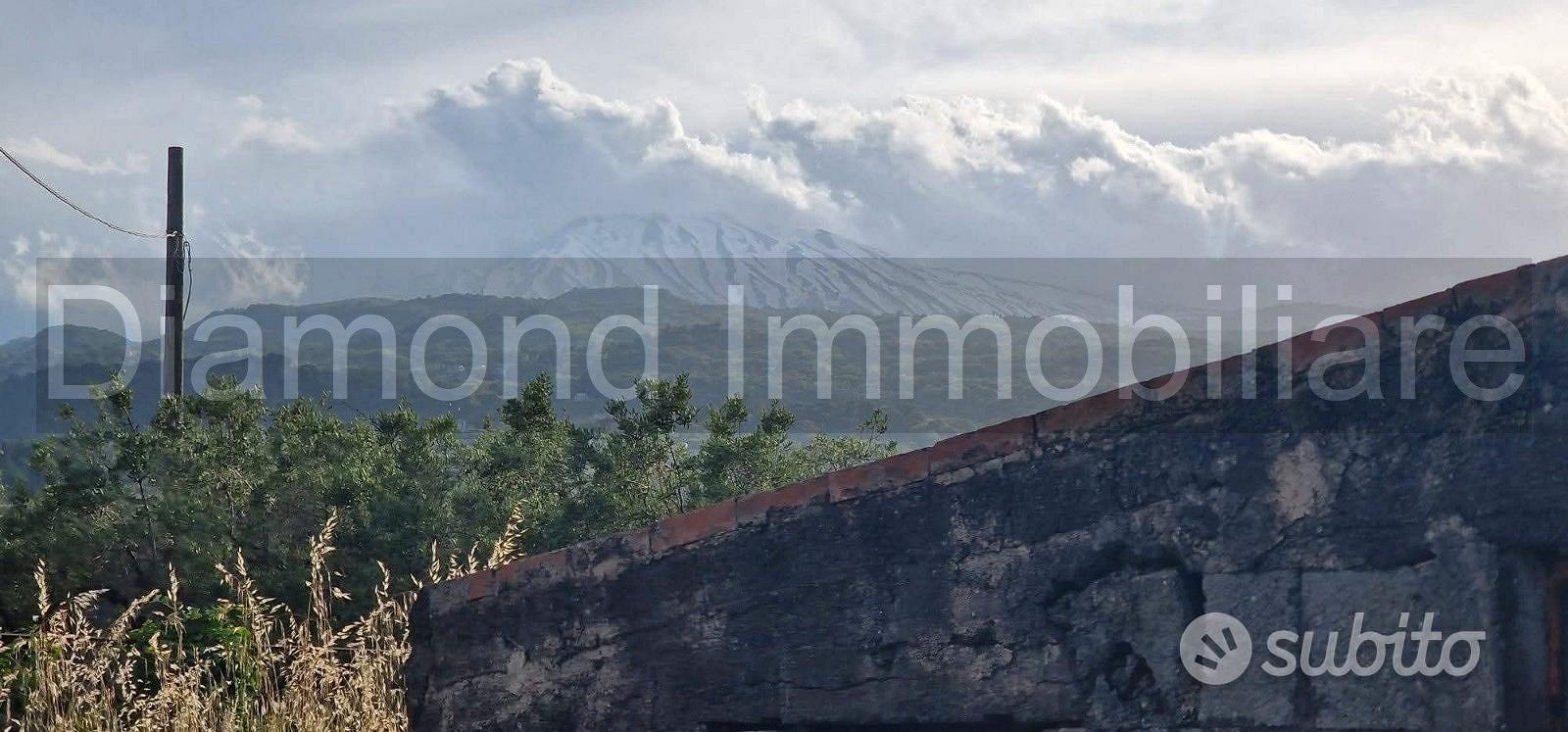 Rustico con uliveto e vigneto a Piedimonte Etneo - Vista 3