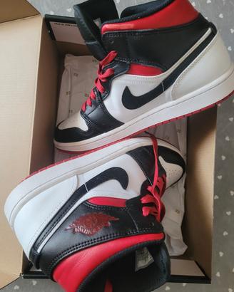 Air Jordan 1 Mid 