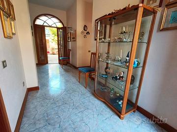 Pentavano indipendente con giardino e garage