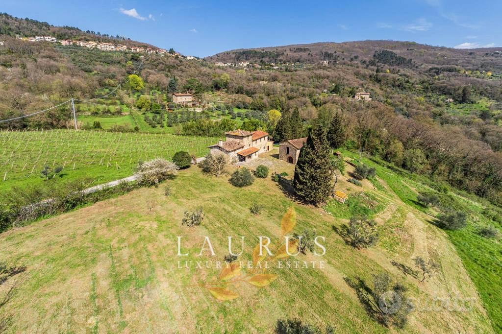 Rustico / Casale di 456 m² con più di 5 locali a P - Vista 5