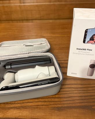 Insta360 Flow + Custodia e Tripod Garanzia