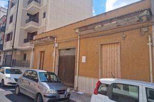 Ampio indipendente da ristrutturare