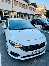 Fiat Tipo (stock MY18) Street 1.3 Multijet 95 HP