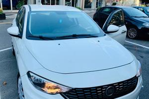 Fiat Tipo (stock MY18) Street 1.3 Multijet 95 HP