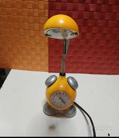 lampada con sveglia 