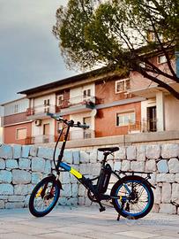 Bici  elettrica argento piuma