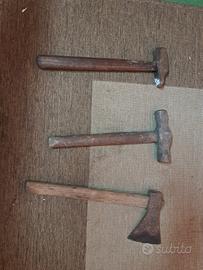 attrezzi da lavoro / martelli e accetta vintage