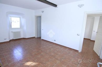 4 LOCALI A PARODI LIGURE