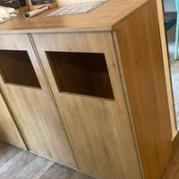 mobile in legno con 2 sportelli