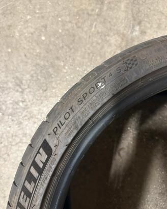 2 x Michelin Pilot Sport 4S 245/35/19