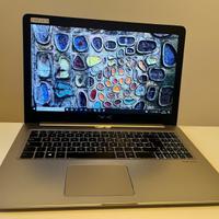 Laptop Asus con caricatore