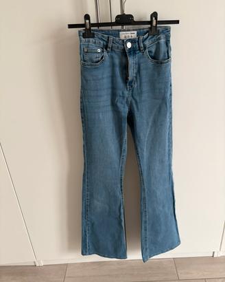 Jeans a zampa elasticizzati taglia 40