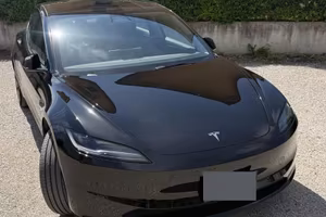 TESLA MODEL 3