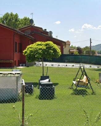 Porzione di villa bif. disposta su tre livelli
