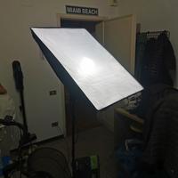 Soft box treppiedi e riflettore fotografico