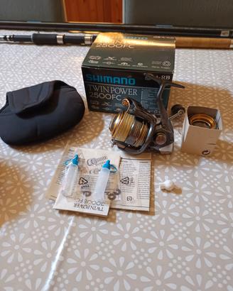Mulinello Shimano Twin Power 2500FC - Pari al Nuov