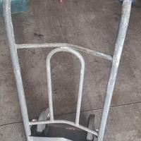 Carrello metallico portapacchi