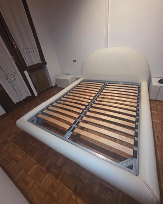 letto matrimoniale in pelle bianca 