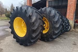 4 gomme con cerchi John Deere  800/65R32 540/65R26