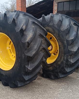 4 gomme con cerchi John Deere  800/65R32 540/65R26