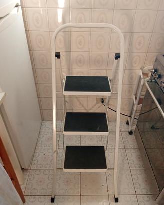 Scala pieghevole 3 gradini casa ritiro a Bari
