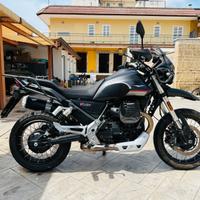 Moto Guzzi V85 TT Nero Etna