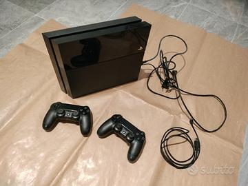 PS4 con 2 joystick e giochi