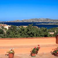 La Maddalena appartamento vista mare con giardino