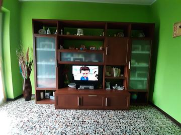 mobile sala e tavolo con 4 sedie 