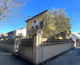CASA INDIPENDENTE A CAMPOSANTO