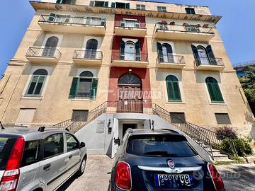 TRILOCALE IN PARCO CON POSTO AUTO - VIA CARLO DE M