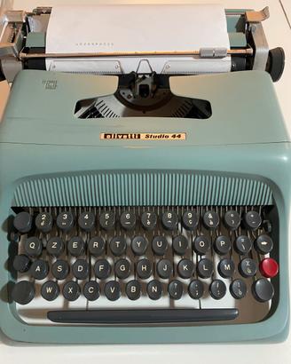 Macchina da scrivere Olivetti Studio 44