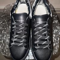 McQueen bianco nero