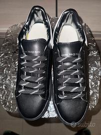 McQueen bianco nero