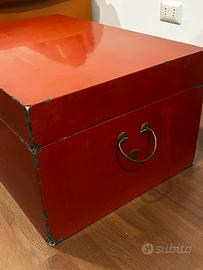 Vecchio Baule tailandese in lacca rossa