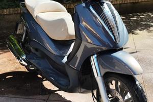 Scooter Beverly cruiser 500.