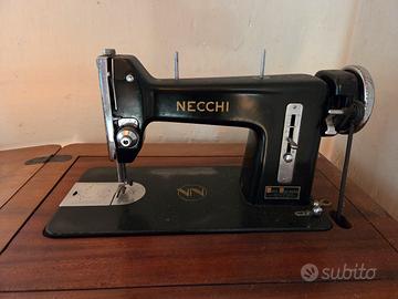 Macchina da cucire vintage NECCHI con mobiletto 