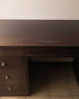 Scrivania in legno