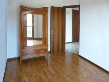 Armadio anni '30 Vetrinetta anni '70 a Vicenza