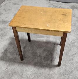 piccolo tavolino d'epoca in legno alto 45 cm