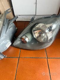 COPPIA FARI ANTERIORE Sx E DX PER FORD FIESTA