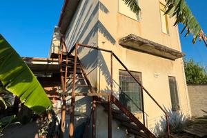 Terreno (1000m) e rustico su due piani (50m)