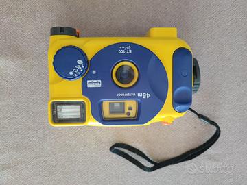 fotocamera subacquea rullino con flash integrato