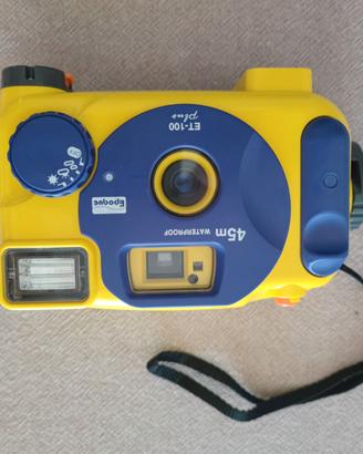 fotocamera subacquea rullino con flash integrato