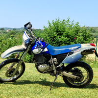 Moto enduro Yamaha TTr 600